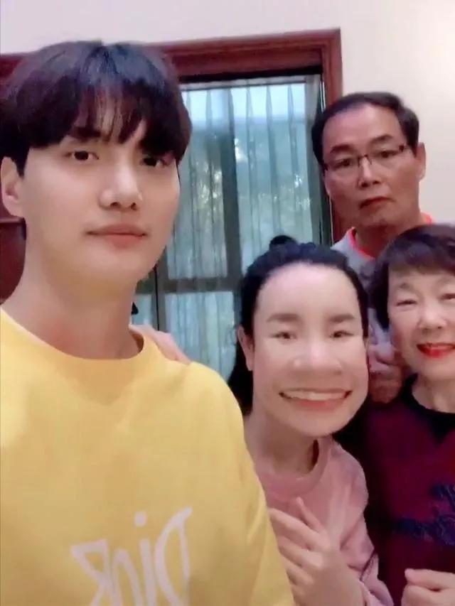抖音AI绘画特效文案怎么做？教你制作抖音AI特效 nn这样既保留了主要内容